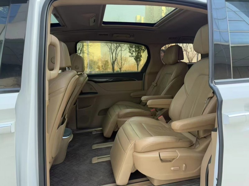 济宁17年别克GL86