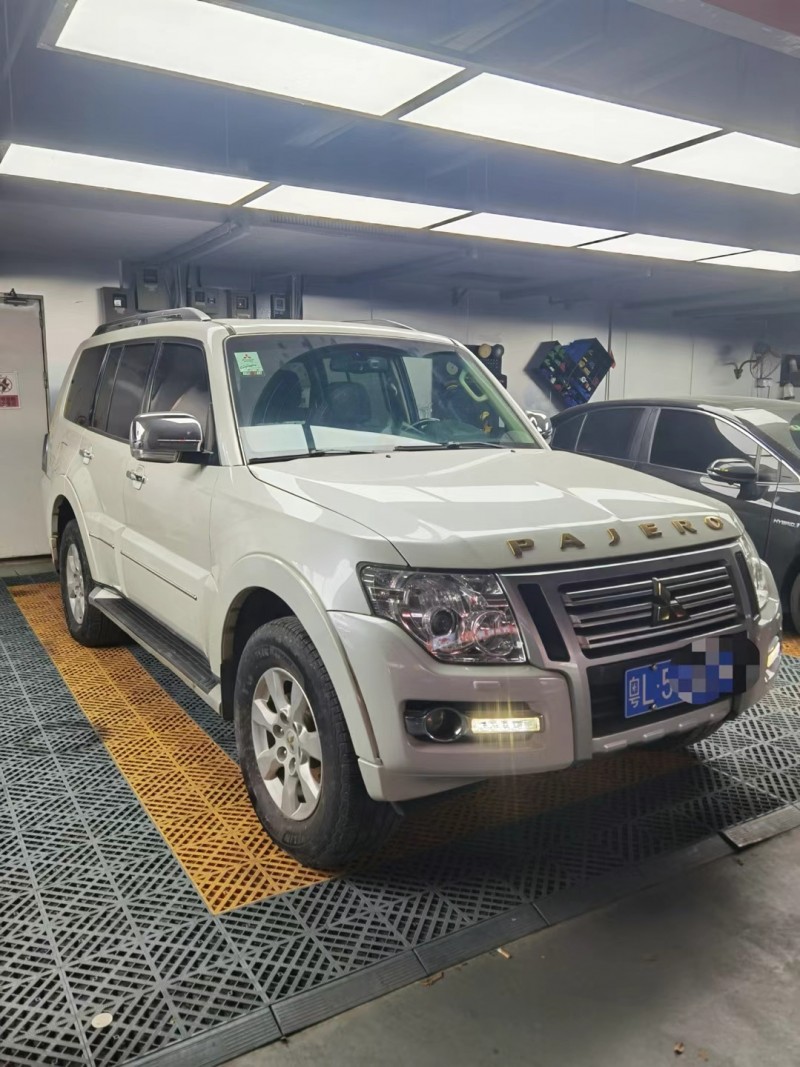 广州19年三菱帕杰罗3