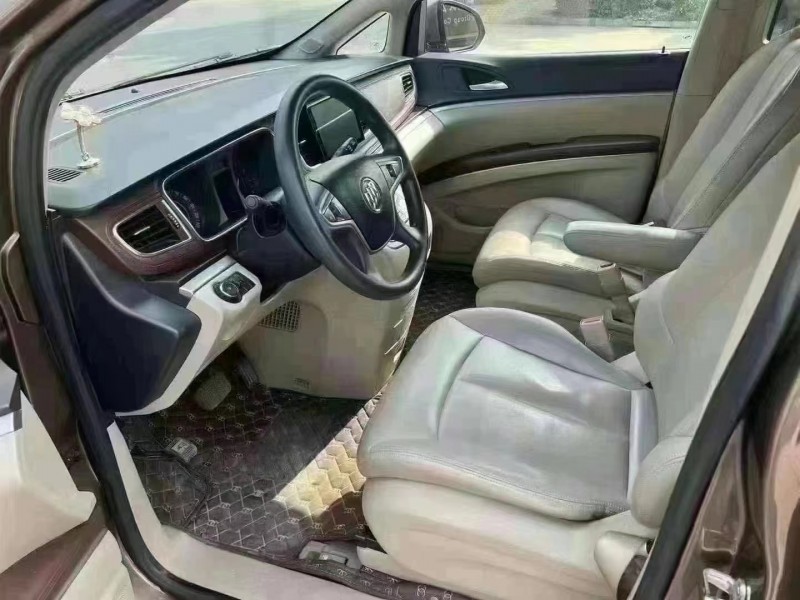 济宁19年别克GL84