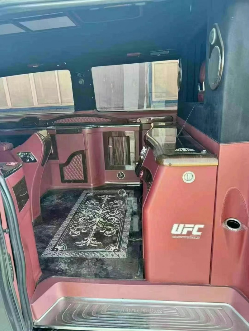 保定17年奔驰威霆7