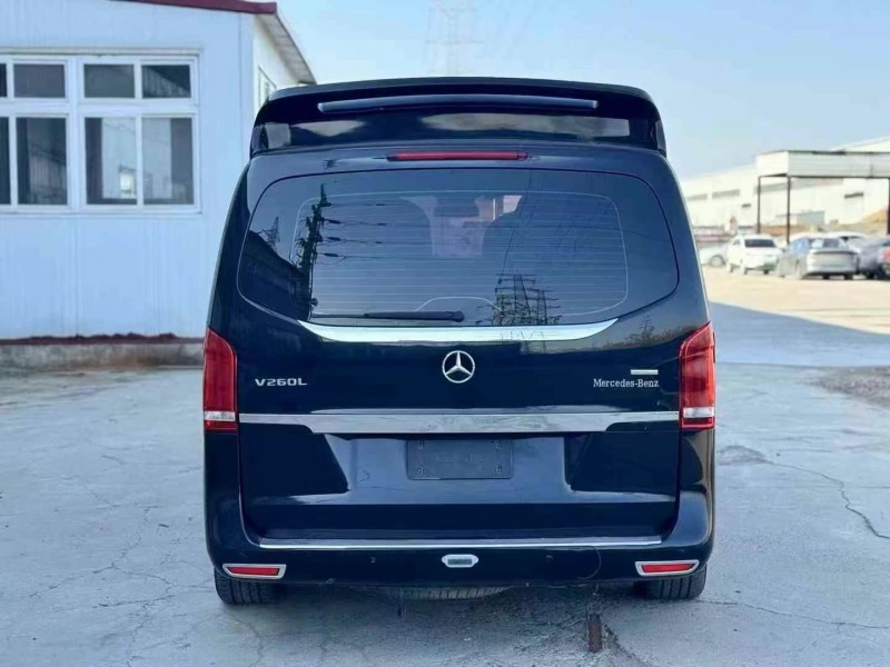 保定17年奔驰威霆8