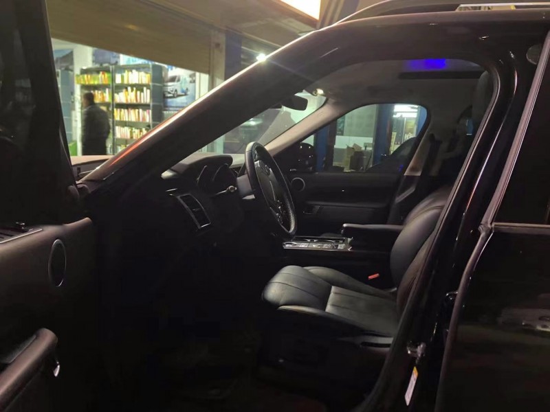 广州18年路虎发现5