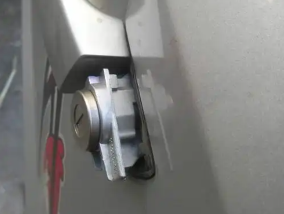 不能過戶的抵押車全車換鎖就安全了嗎