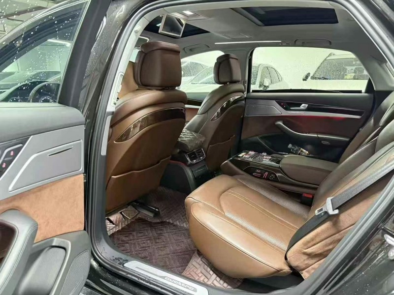 广州17年奥迪A8L6