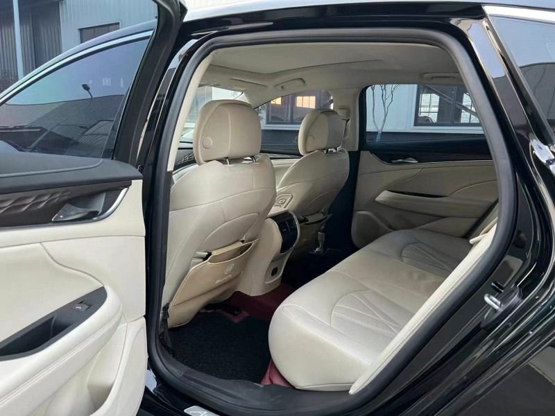 徐州22年别克艾维亚4