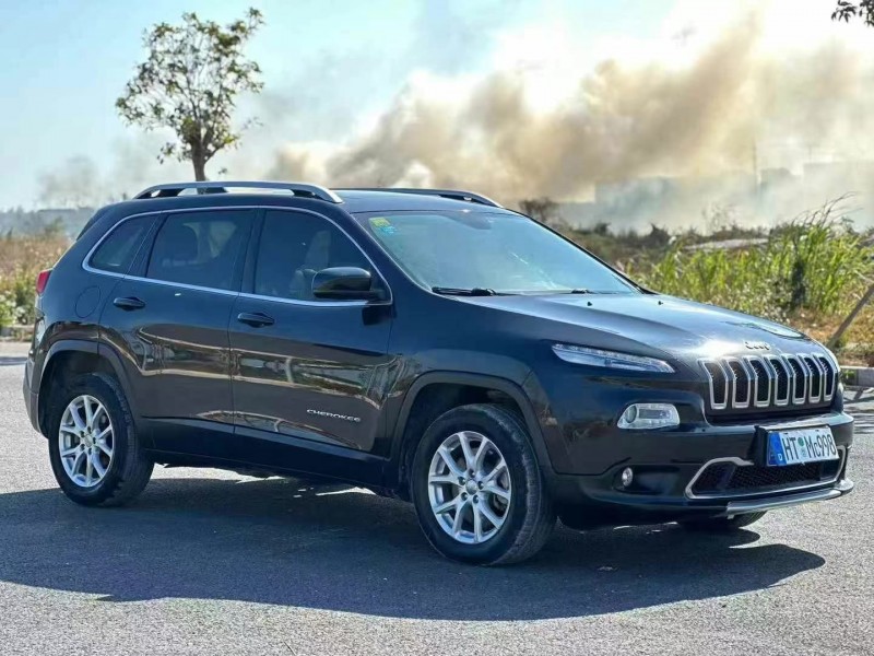 汕頭18年Jeep自由光2