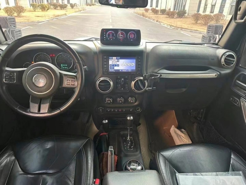 泰安17年Jeep牧馬人8