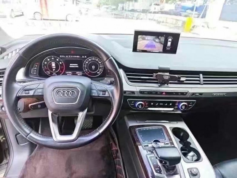 济宁19年奥迪Q75