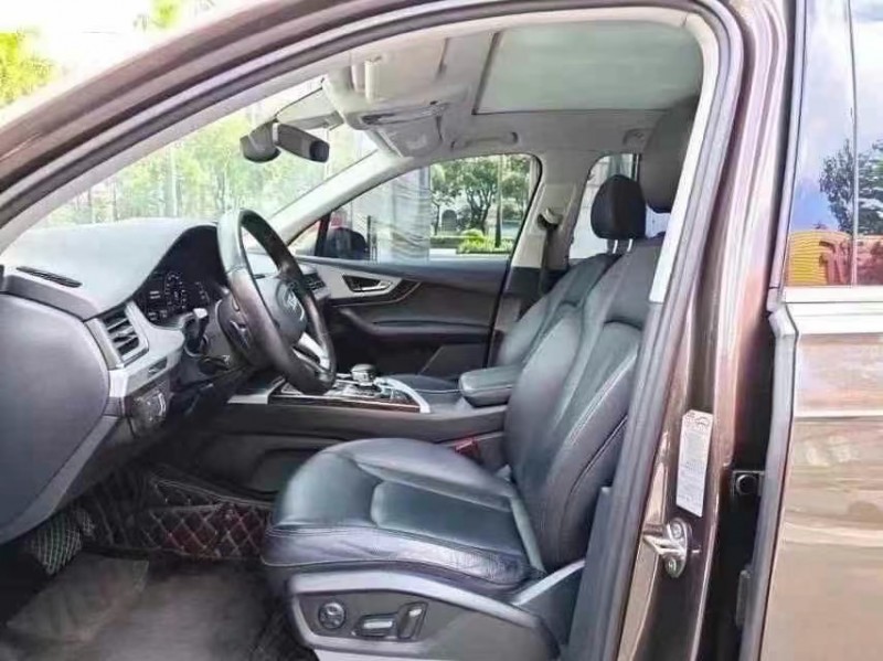 济宁19年奥迪Q78