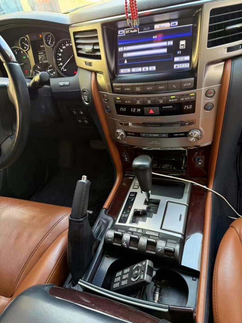 济宁13年雷克萨斯LX8