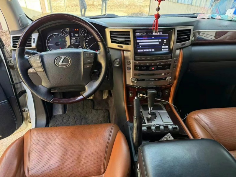 济宁13年雷克萨斯LX9