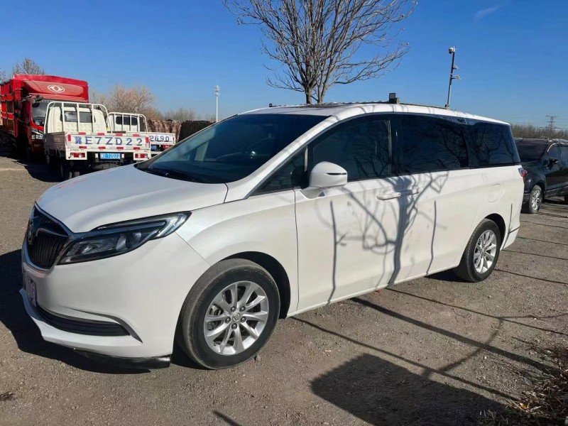 保定17年别克GL82