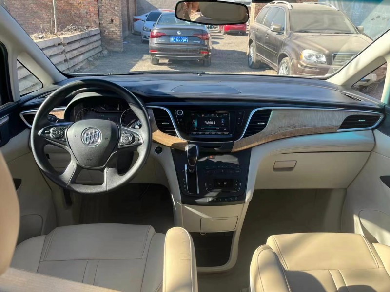 保定17年别克GL86