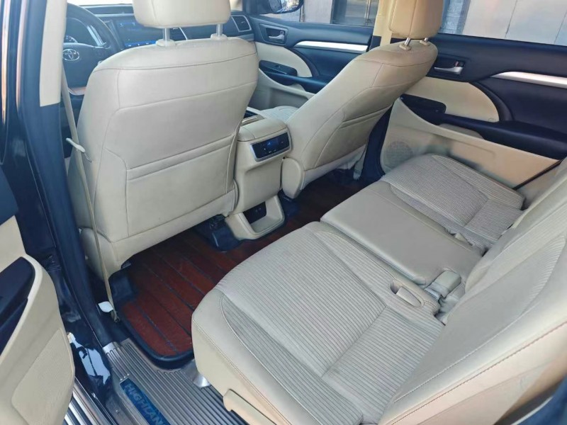 保定19年丰田汉兰达8