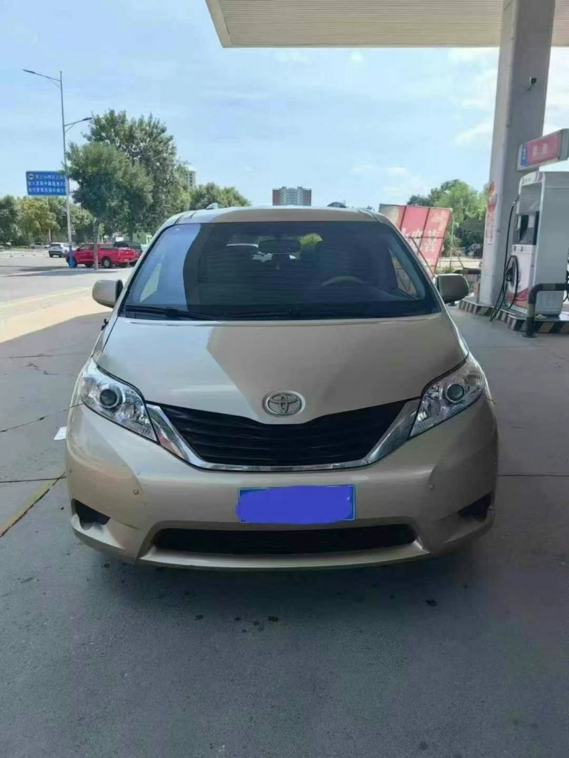 保定13年丰田塞纳1