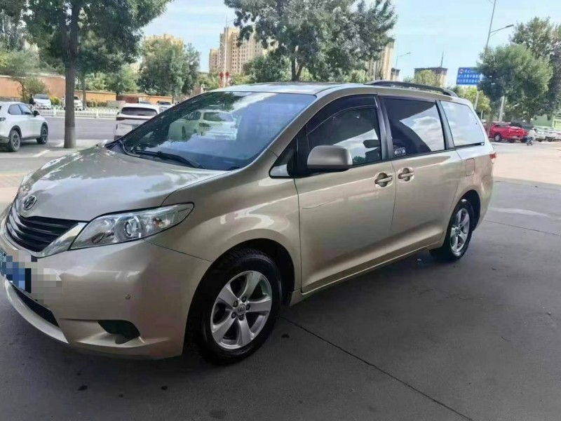 保定13年丰田塞纳3