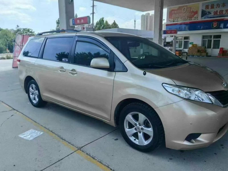保定13年丰田塞纳4