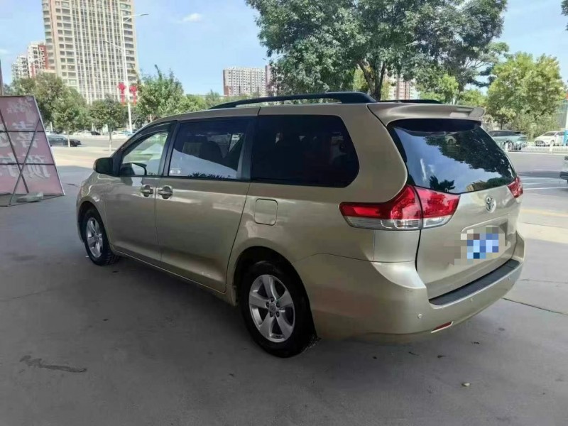 保定13年丰田塞纳5