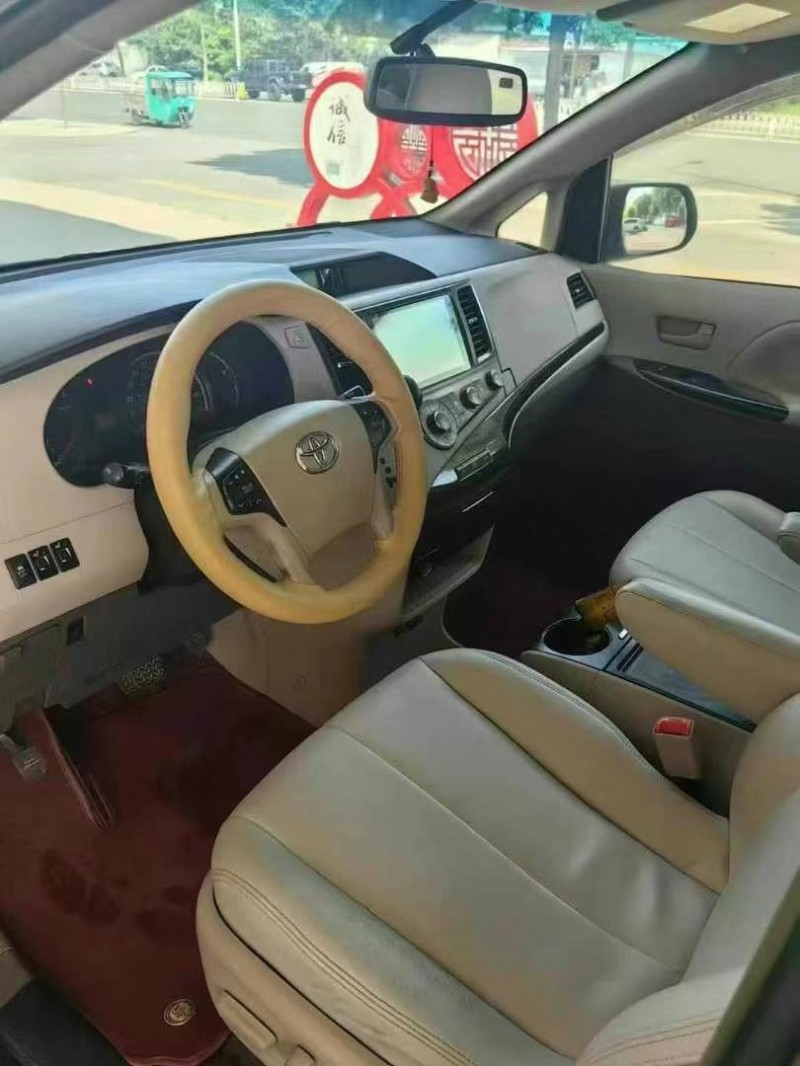 保定13年丰田塞纳6