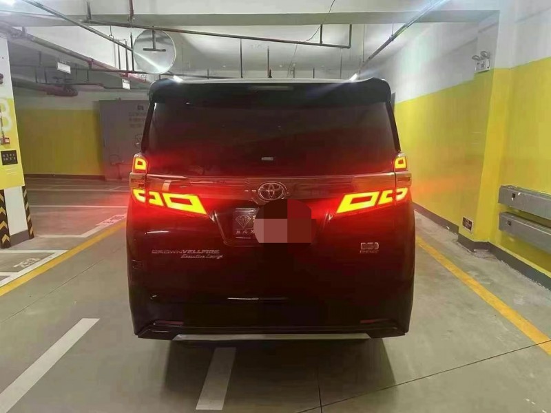 佛山21年丰田皇冠5