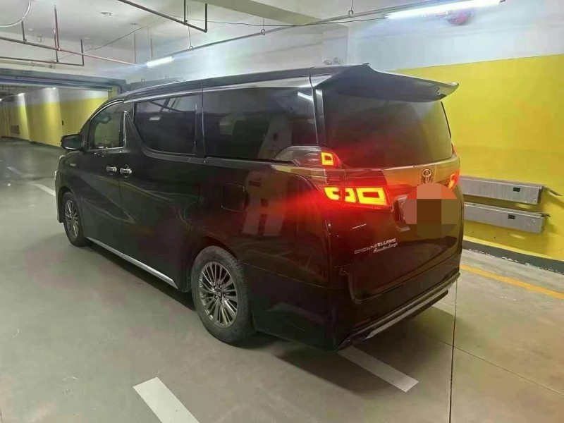 佛山21年丰田皇冠6