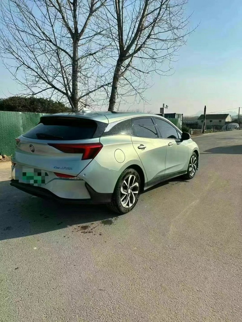 济宁23年别克微蓝4