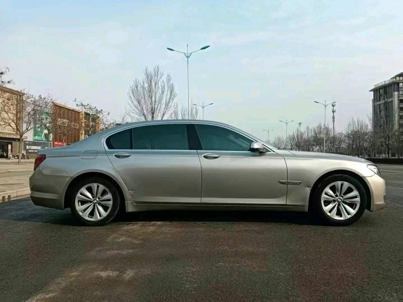 保定11年宝马7系2