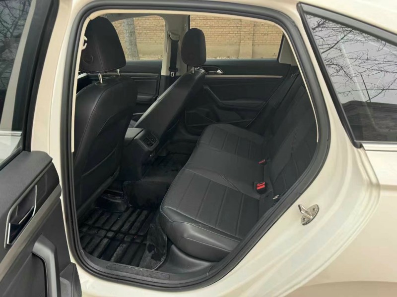 保定21年大众朗逸8