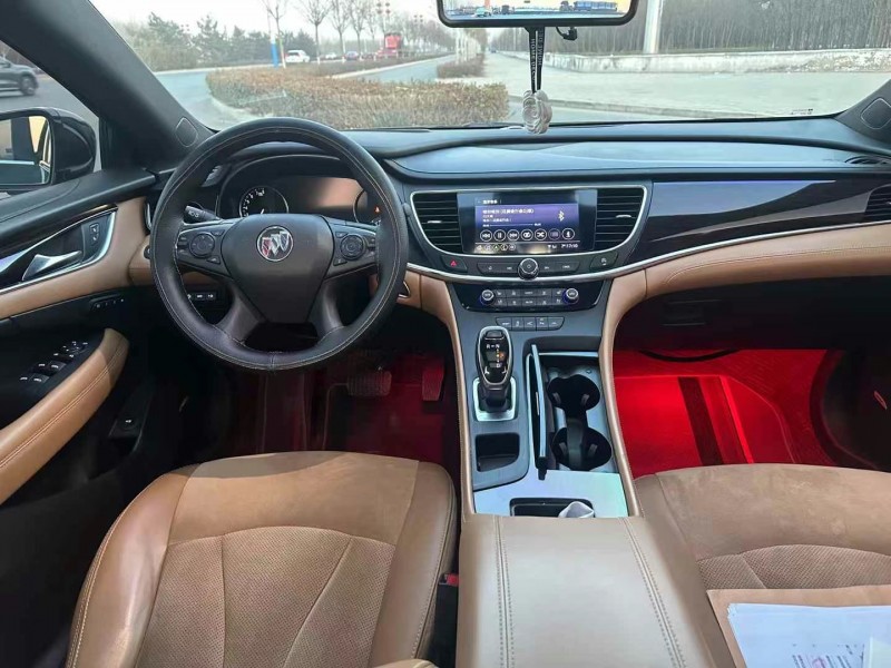 保定21年别克君越8