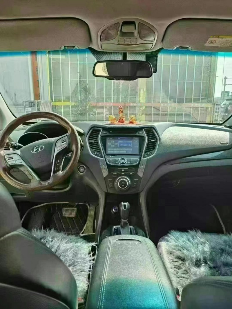 保定16年现代新胜达5