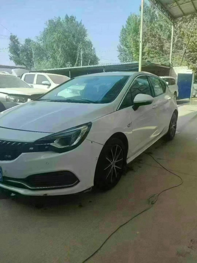 保定17年别克威朗3