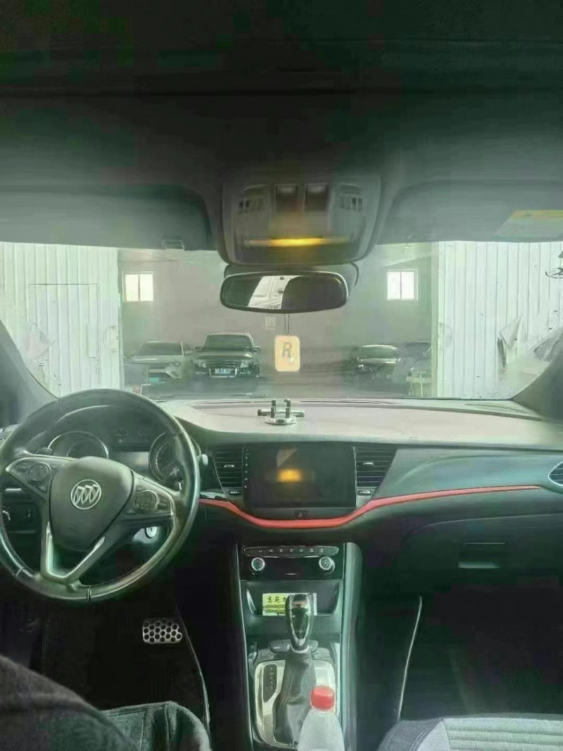 保定17年别克威朗4