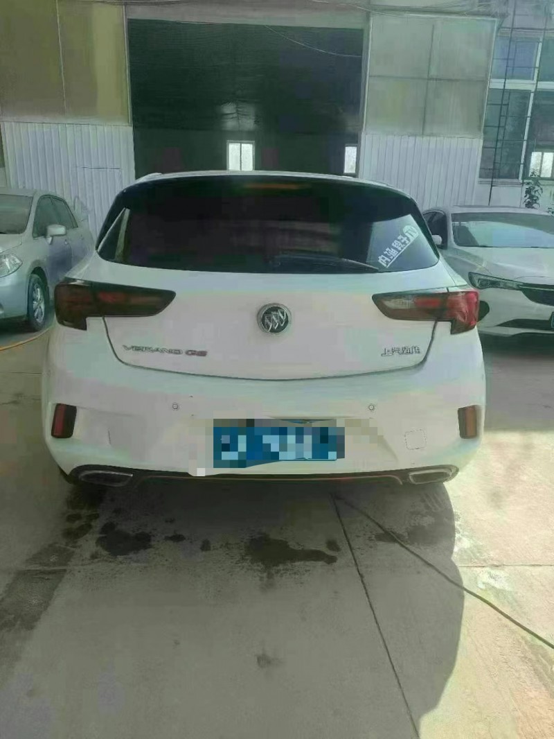 保定17年别克威朗8