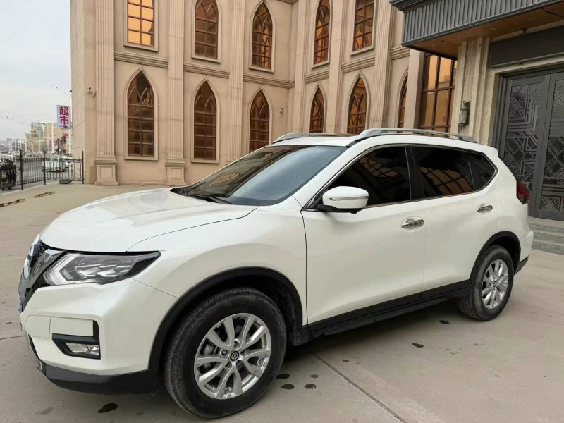 保定23年日产奇骏3