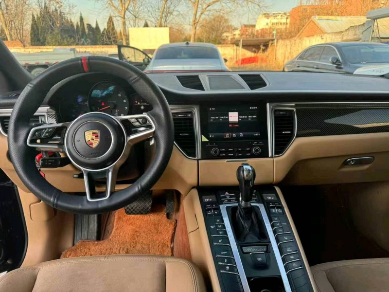 济宁17年保时捷Macan6