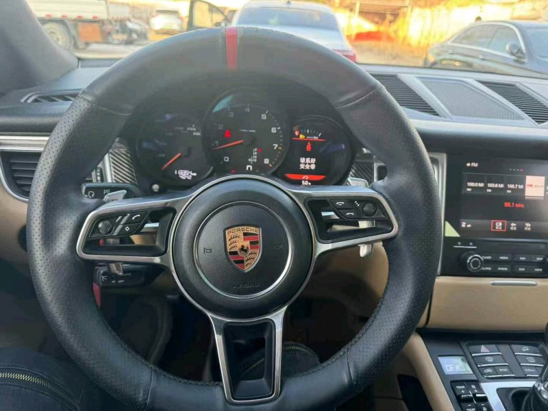 济宁17年保时捷Macan8