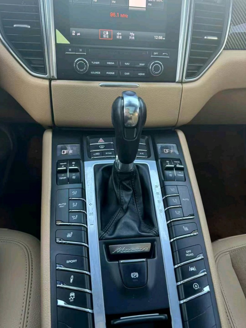 济宁17年保时捷Macan9