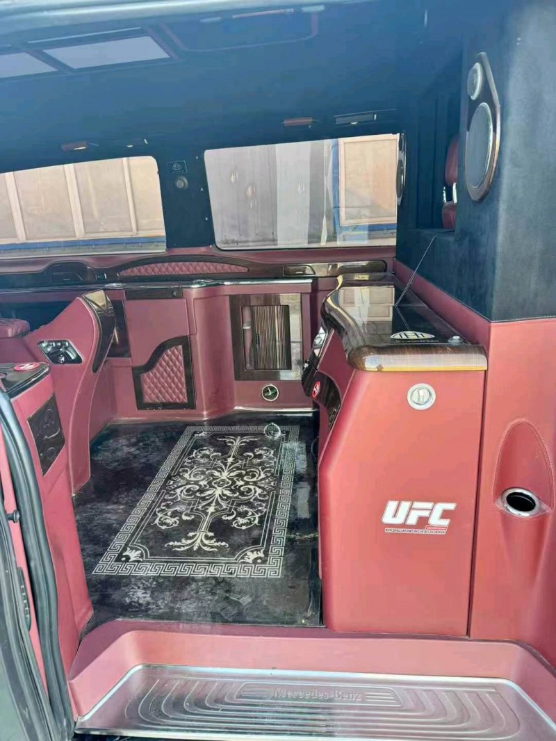 保定17年奔驰威霆7