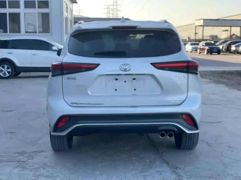 保定23年丰田皇冠6