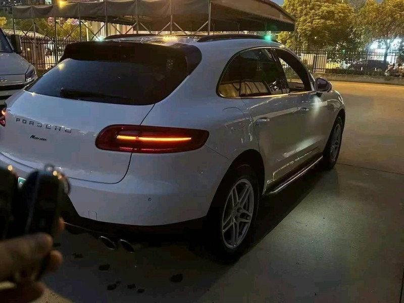 佛山17年保时捷Macan5