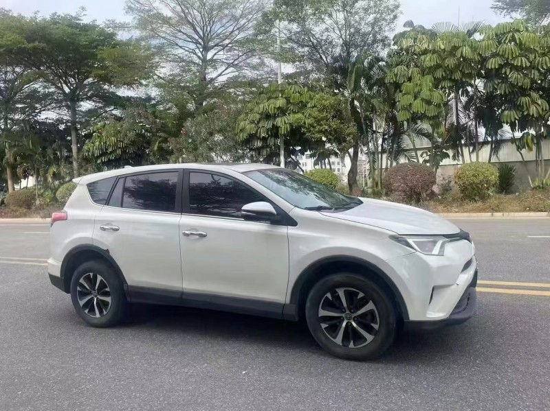广州21年丰田RAV42