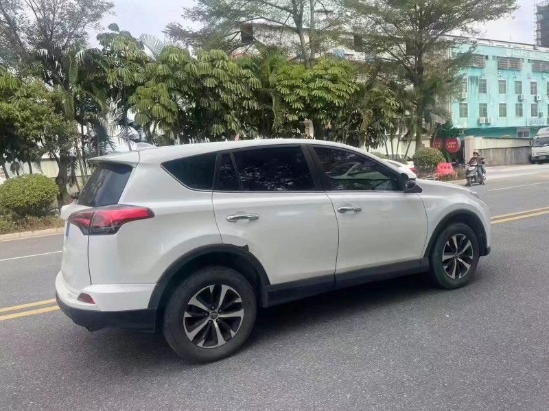 广州21年丰田RAV47