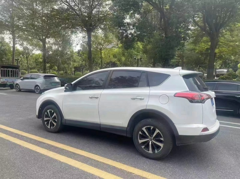 广州21年丰田RAV48