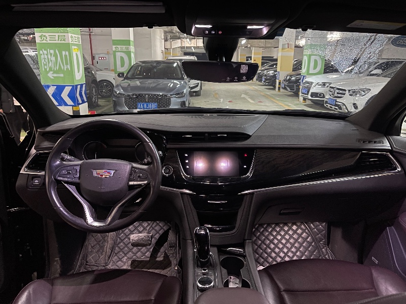成都19年凱迪拉克XT66