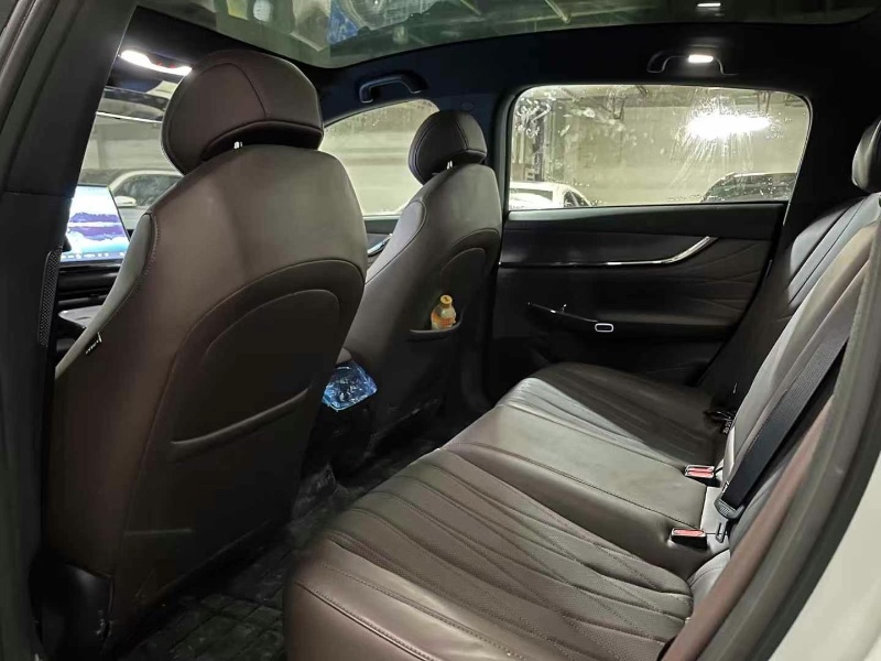 成都24年長安汽車啟源5