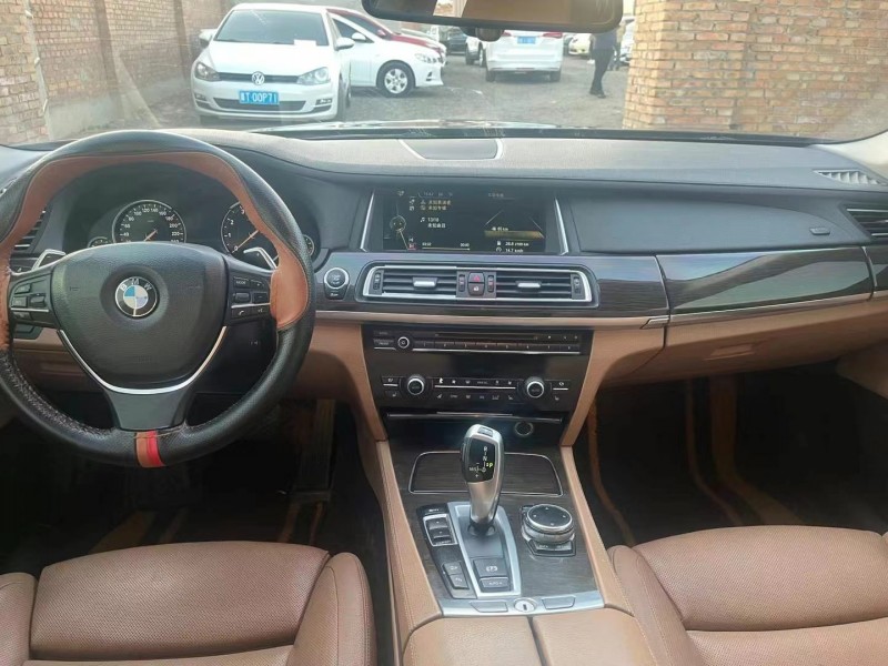 保定14年宝马7系8