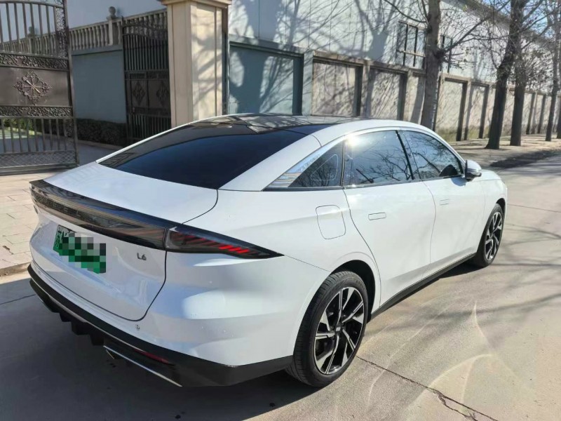 保定24年吉利银河8