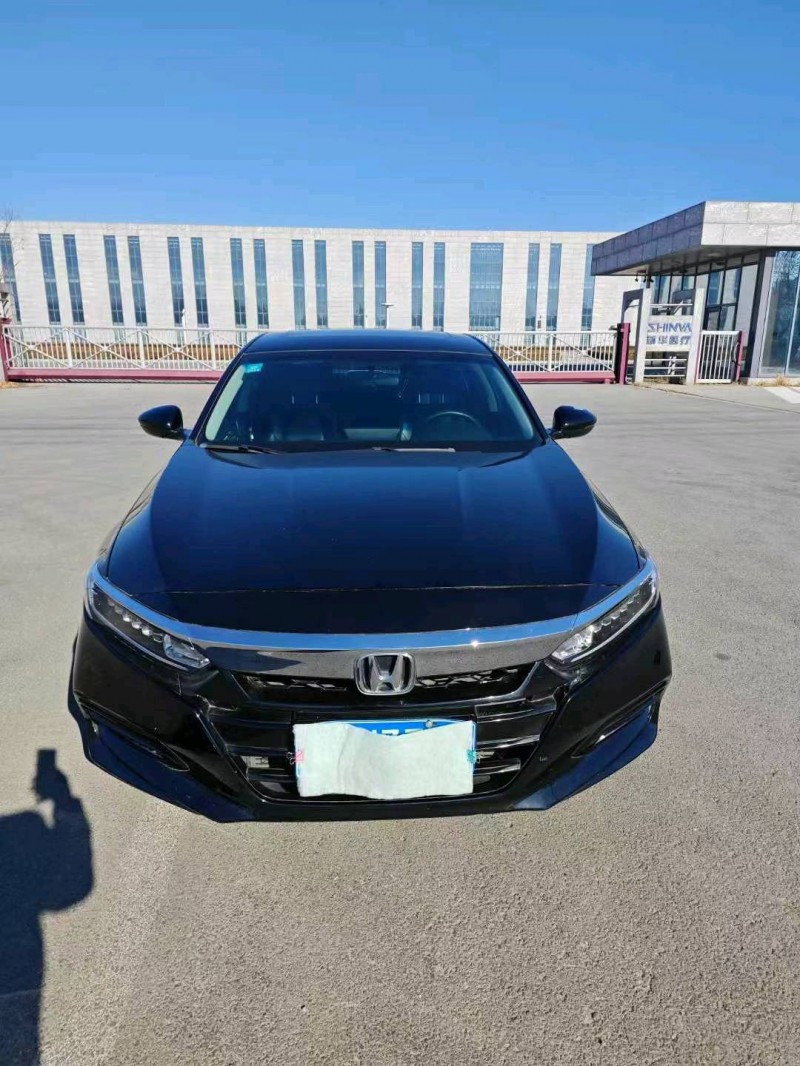 济宁18年本田雅阁1