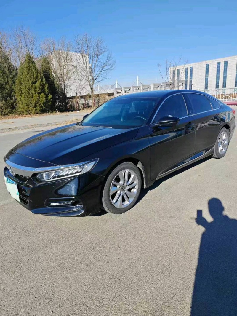 济宁18年本田雅阁2