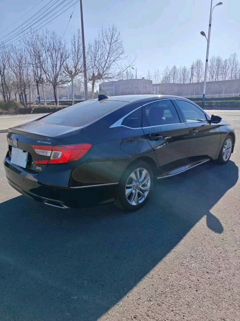 济宁18年本田雅阁6